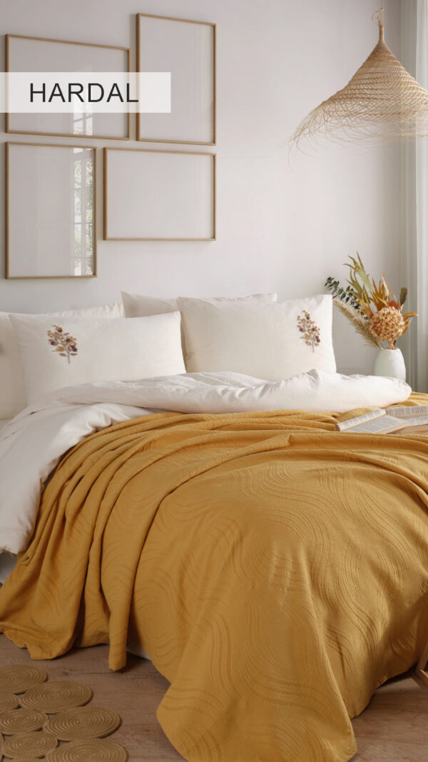 Royal Crest Double Pique Set with Duvet Cover